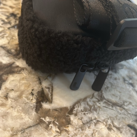 Lole Sherpa Belt Bag, Unisex - One Size, Black - Picture 5 of 5